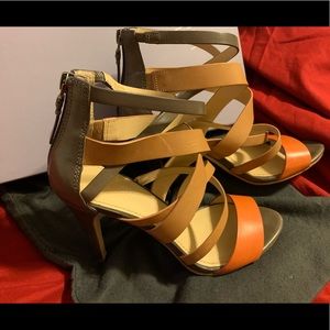 Beautiful Vera Wang Size 7